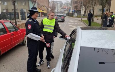 „Паркирај паметно, паркирај прописно“: предавање и показна вјежба за чланове Школске саобраћајне патроле